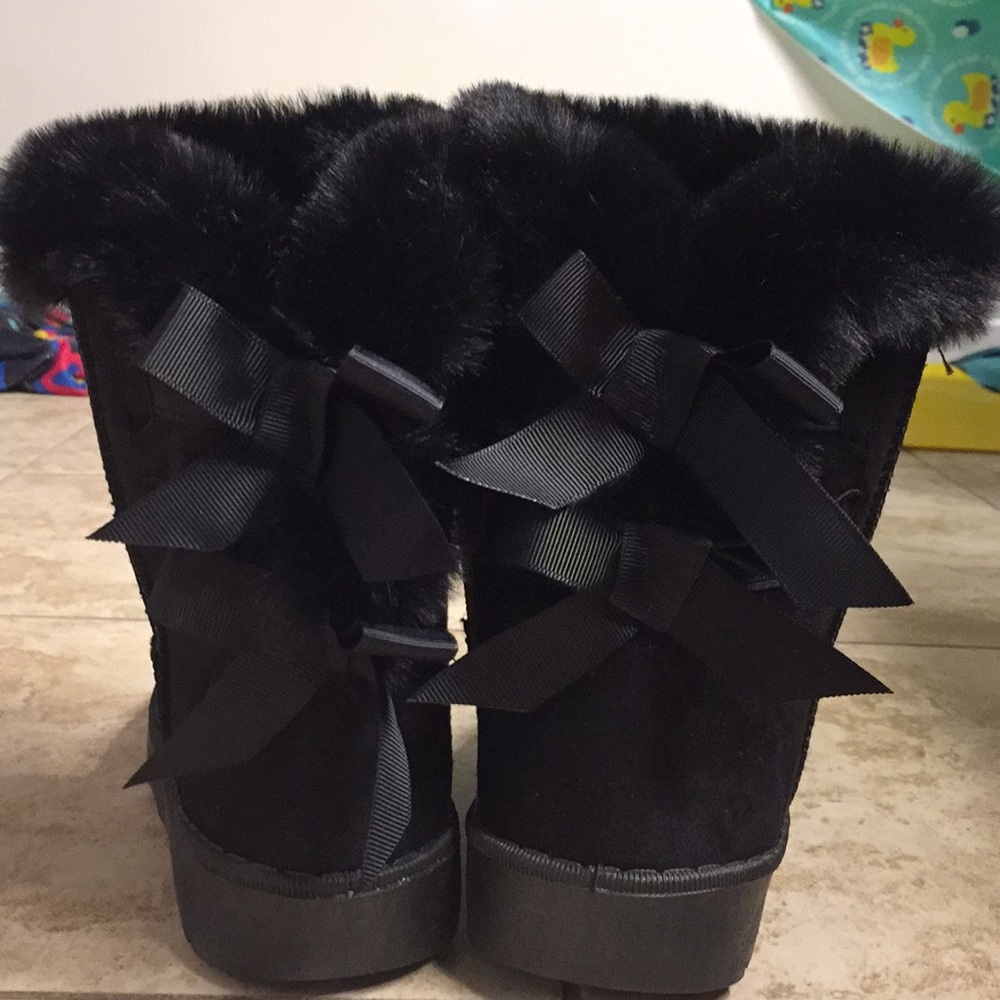Black boots bows fur size 4 kids NEW